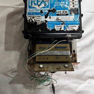Pastoreador Solar RFA Eléctrificador con Batería Ultracell - imagen 3