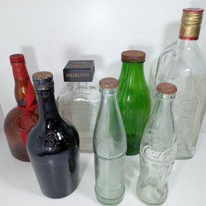 Lote de Botellas Variadas: Coca-Cola, Marnier Lapostolle y Más - imagen 1