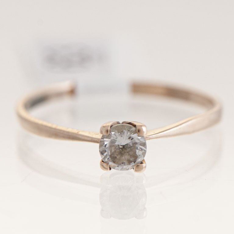 Lote anterior: Anillo de oro con diamante solitario