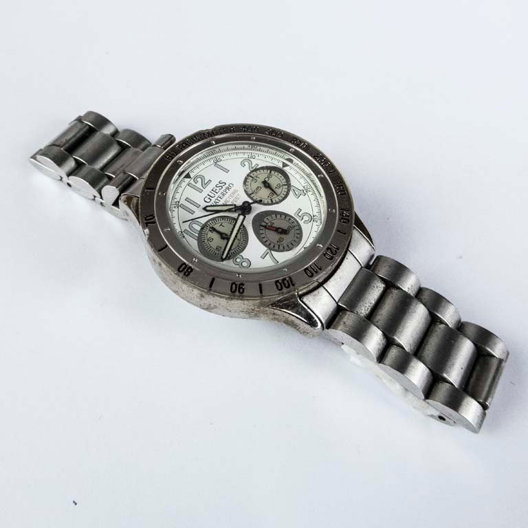 Reloj Guess, funcionando - Un reloj resistente al agua de la marca Guess - imagen 2