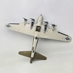 Maqueta Boeing B-17F Flying Fortress "Memphis Belle" - imagen 9
