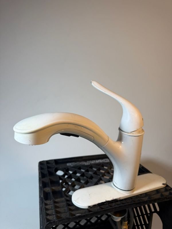 Grifería Monocomando Moen Blanca con Teléfono y Colillas