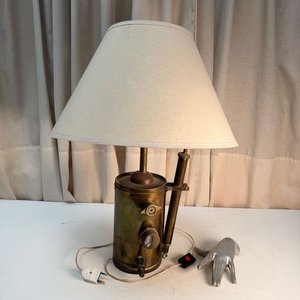 Lote siguiente: Lámpara de Mesa Decorativa con Medidor de Presión en Bronce