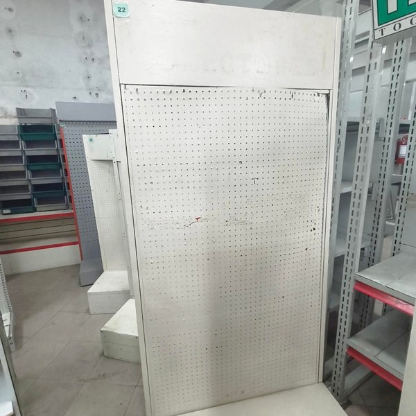 Exhibidor Metálico Perforado con Cabecera y Base - imagen 1