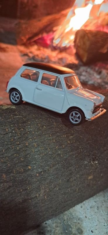 Mini Cooper Blanco y Negro Modelo Coleccionable