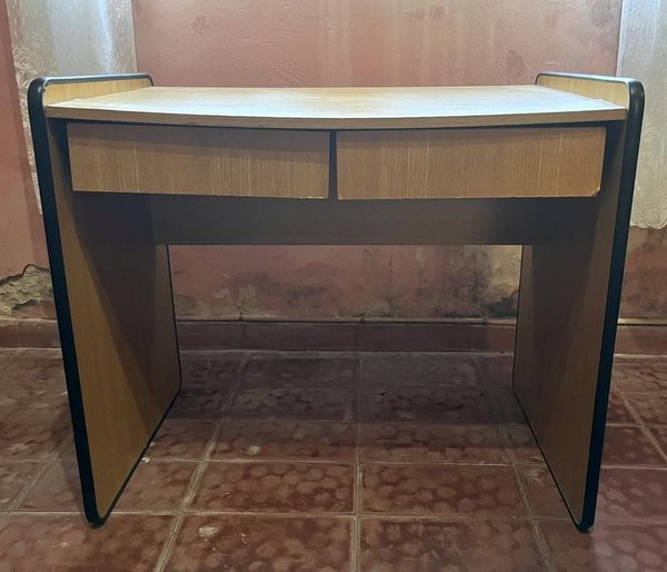 Escritorio Madera Laminada en Tono Claro con Cantos de Goma Negros con Dos Cajones - imagen 4