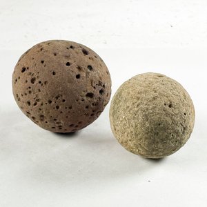 Lote anterior: Dos piedras de boleadora