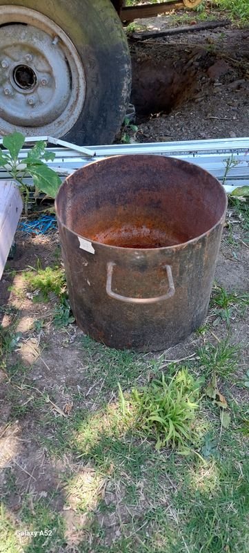 Lote anterior: Olla de chapa antigua en buen estado