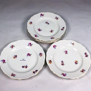 Lote anterior: Cinco Platos de Porcelana Checa con Flores y Borde Dorado