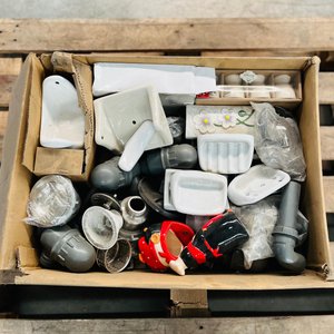 Lote siguiente: Lote de Accesorios de Baño y Hogar: Portarrollos, Jaboneras y Más