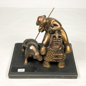 Figura de Torero y Toro en Plástico Duro, Base Negra - imagen 1