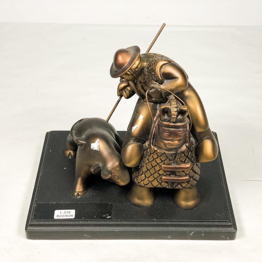 Figura de Torero y Toro en Plástico Duro, Base Negra