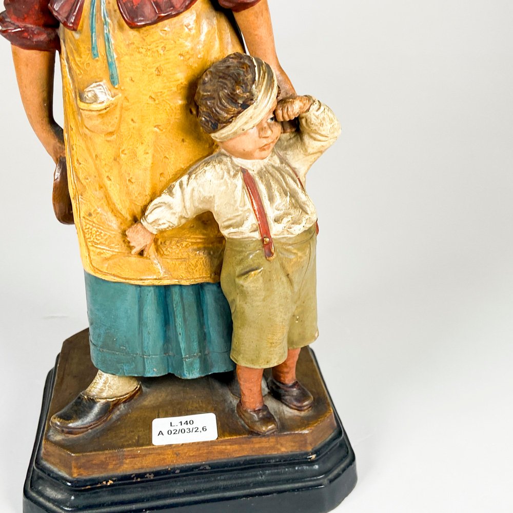 Grupo de terracota numerado, dama y niño - imagen 3