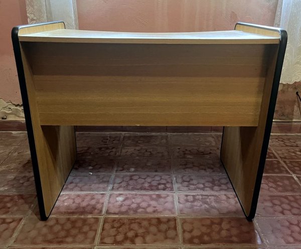 Escritorio Madera Laminada en Tono Claro con Cantos de Goma Negros con Dos Cajones - imagen 1