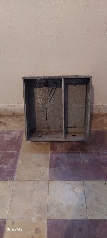 Cajón de chapa para contador: Un artículo de oficina en excelente condición - imagen 2