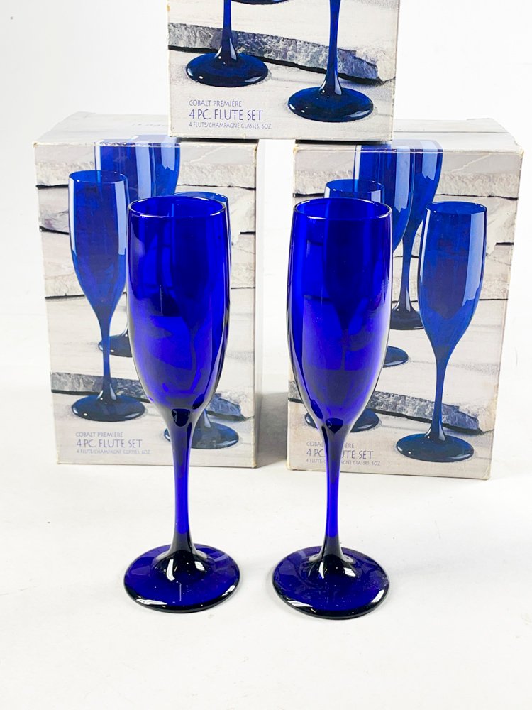 Copas de vino azules con diseño colorido - imagen 2
