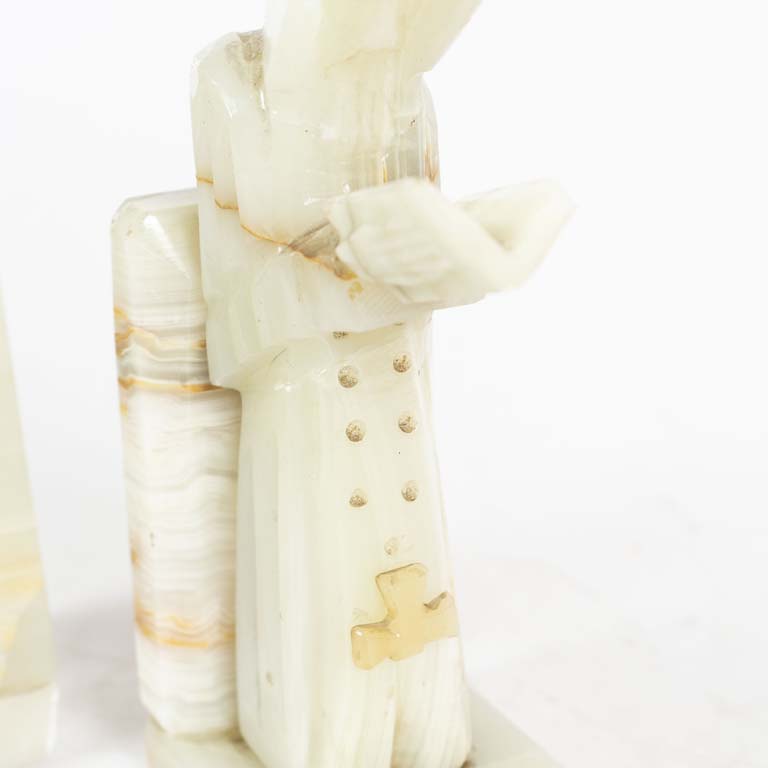 Figuras de monjes con libros en cerámica blanca - imagen 2