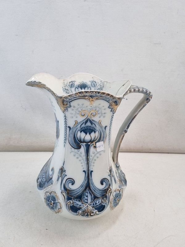 L 381 - 1 Pieza - Importante jarra antigua de porcelana inglesa J. & G. Meakin, modelo 'Tripoli', con elaborados motivos ornamentales en azul y oro (Con averia en boca) - imagen 1