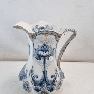 L 381 - 1 Pieza - Importante jarra antigua de porcelana inglesa J. & G. Meakin, modelo 'Tripoli', con elaborados motivos ornamentales en azul y oro (Con averia en boca) - imagen 1