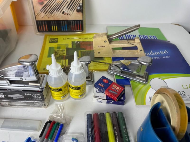 Gran lote de insumos de papelería nuevos y usados - imagen 13