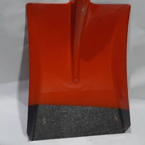 Pala Ancha con Cabo de Madera y Mango Rojo - imagen 2