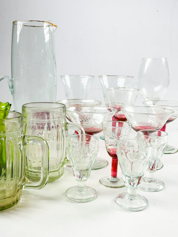 Colección de copas y vasos en diferentes colores - imagen 3