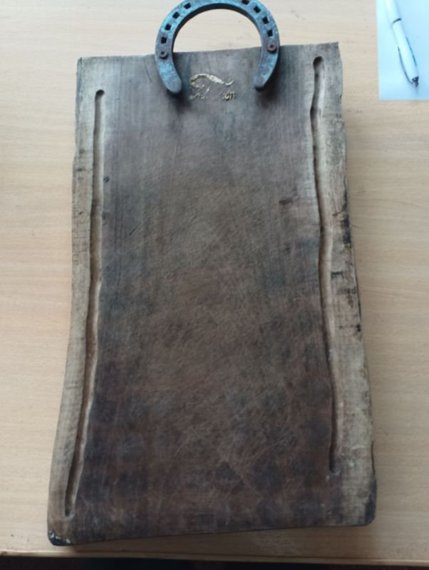 Lote anterior: Mesa de asado de madera decorada con herradura