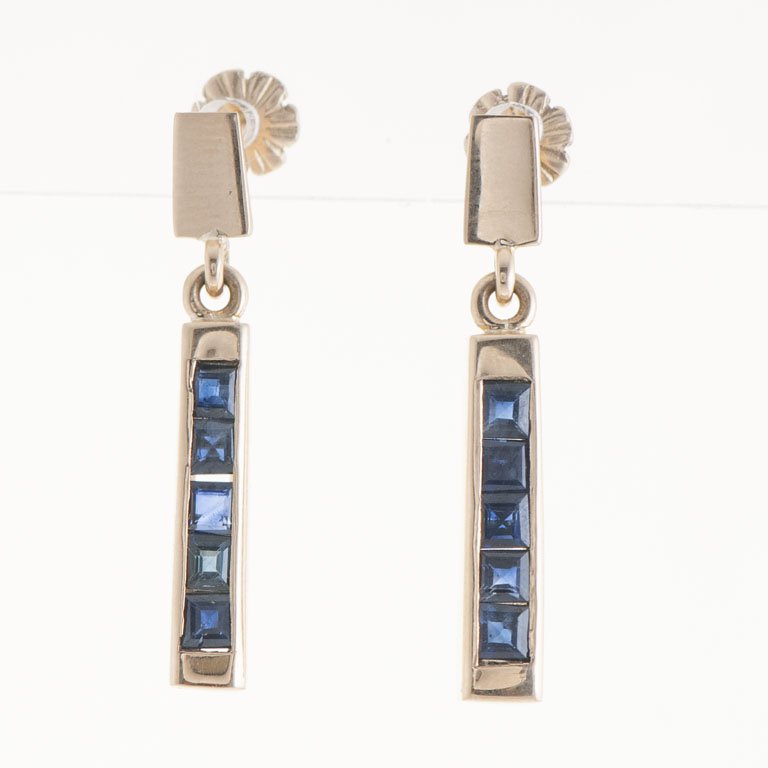 Lote siguiente: Par de caravanas oro 18k con zafiros carré 1,7CT
