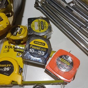 Lote de 34 Cintas Métricas Stanley y 12 Mangos de Llave Criquet - imagen 5