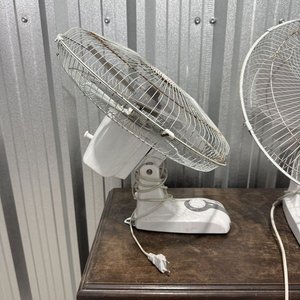 Par de Ventiladores de Pie Futura Blancos con Aspas Grises - imagen 5