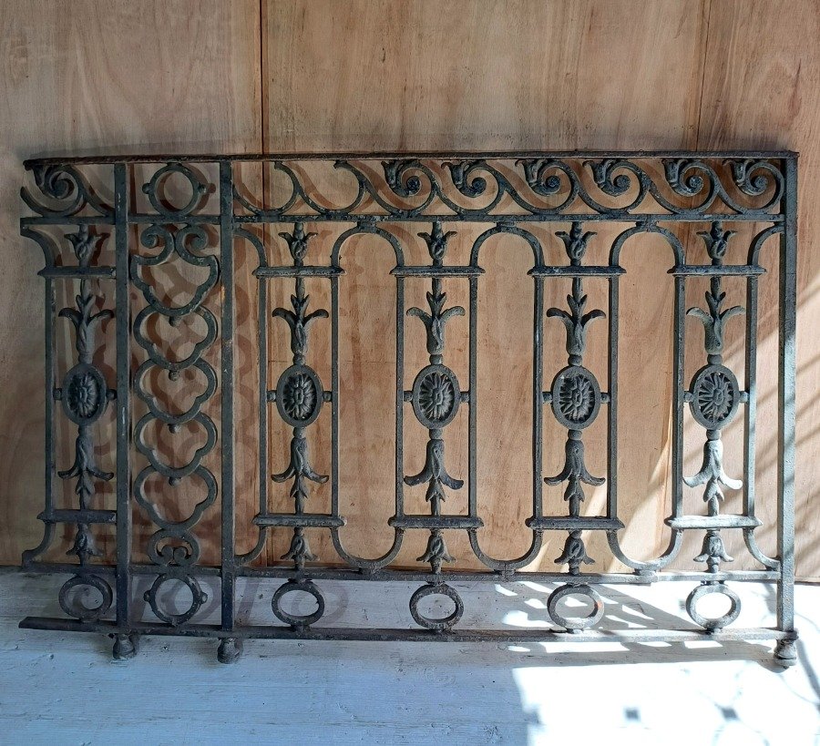 Puerta de hierro forjado con diseño decorativo antiguo - imagen 2