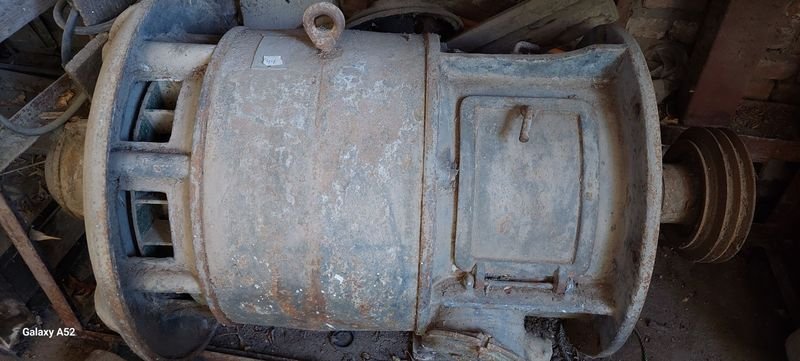 Motor a la vista - Parte de maquinaria vieja - imagen 3