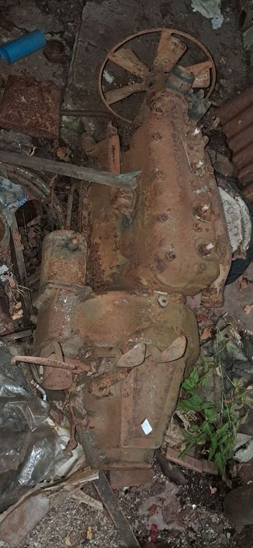 Motor de Ford T en mal estado - imagen 8