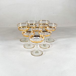 Juego de 8 Copas de Vidrio Talladas con Borde Dorado - imagen 1