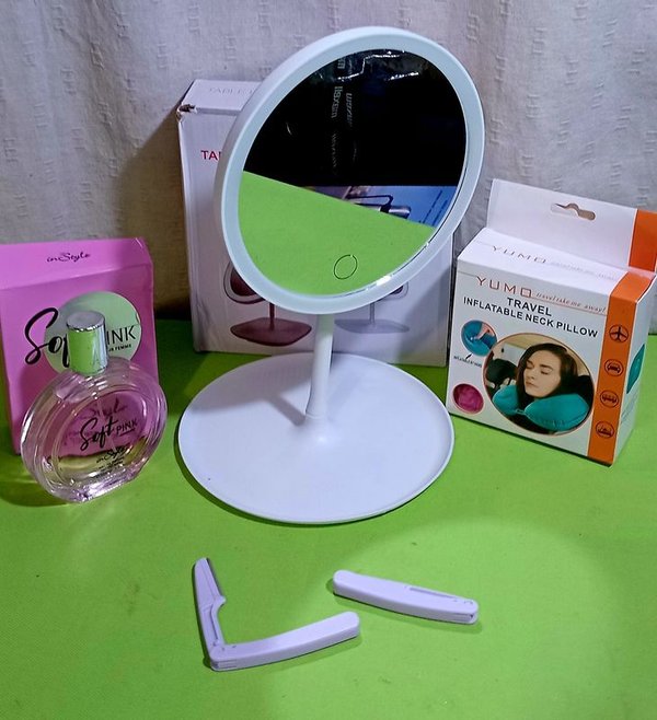 Espejo con Luces, Almohadón de Viaje Inflable, Perfume y Perfiladores de Cejas
