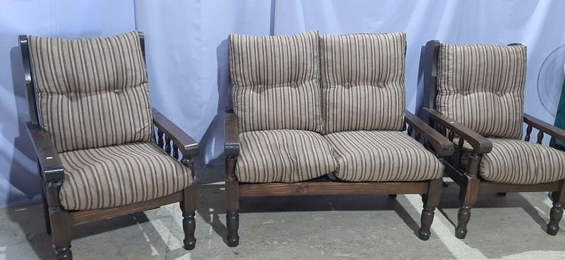Muebles de Madera con Almohadones - imagen 3