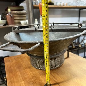 Molinillo de Legumbres Antiguo de Metal con Manivela y Empuñadura de Madera - imagen 8