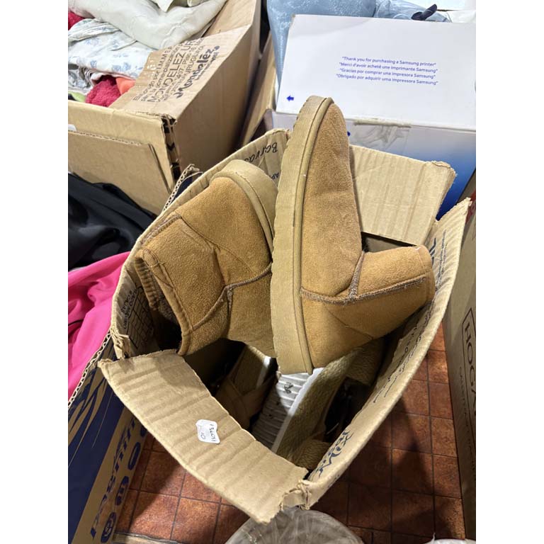 Lote siguiente: Lote de calzados variados en venta