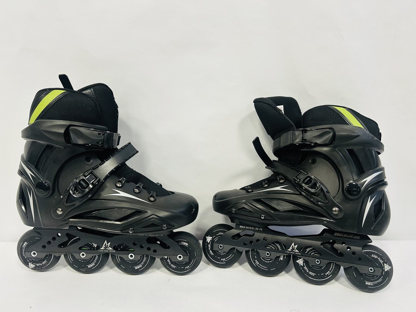 Par de Rollers Peach Sports Talle 44 Negros
