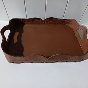 Bandeja Antigua Marrón con Bordes Decorados y Tachas - imagen 5