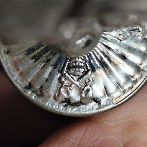 Dos Tapones de Botella de Corcho y Metal con Diseño Fleur-de-lis - imagen 5