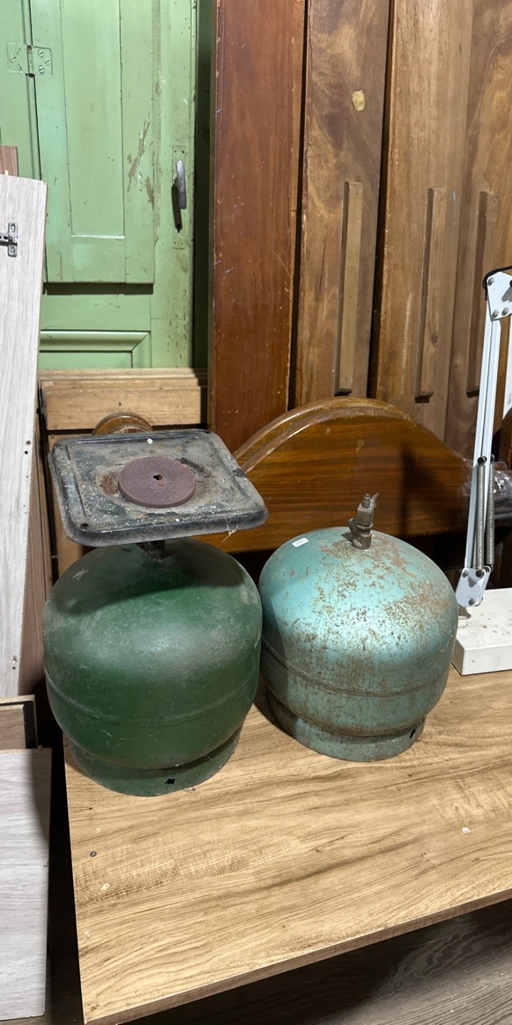 Lote siguiente: Dos cilindros de gas
