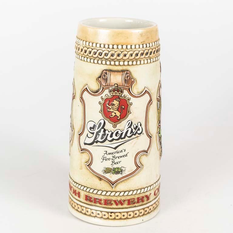 Lote anterior: Jarra de cerveza Stroch's de porcelana policromada