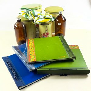 Lote anterior: Lote de Latas Decorativas, Botellas Ámbar, Álbumes y Servilletas