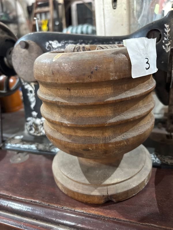 Mortero Antiguo con Base de Madera