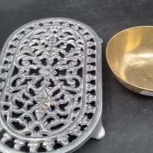 Cuenco de Bronce con Grabados y Posa Bandeja Decorativo - imagen 3