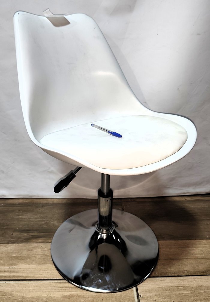 Butaca Giratoria Estilo Eames con Asiento Tapizado y Base Cromada
