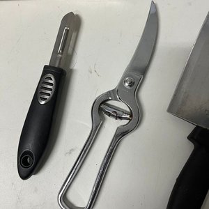 Set de Cocina y Hogar: Copetinero de Acero con Bandeja de Vidrio, 5 Portaretratos y Utensilios Varios - imagen 8
