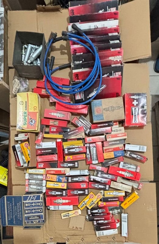 Lote de Bujías y Cables de Encendido Varios