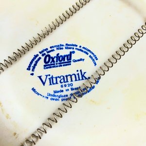 Lote Variado: Platos de Postre, Florero, Encendedor y Centro de Cerámica - imagen 5